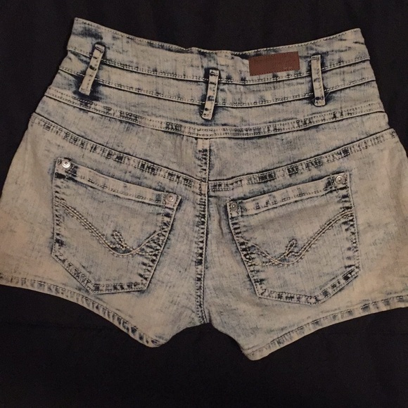 Charlotte Russe light wash jean shorts. - Picture 6 of 6